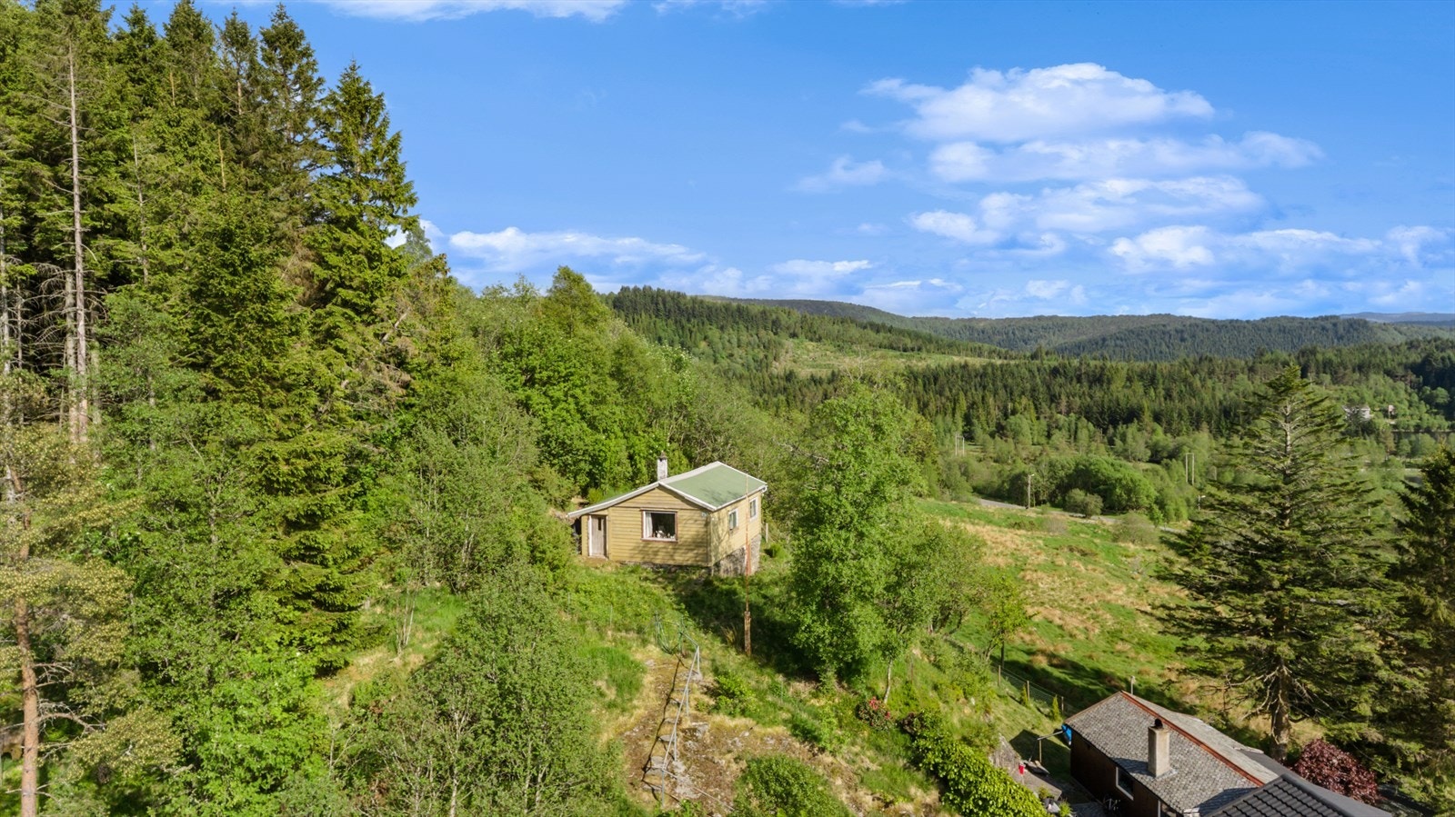 Velkommen til Totlandsvegen 314 i Fana - en enkel og tradisjonell hytte med flott beliggenhet Galleribilde