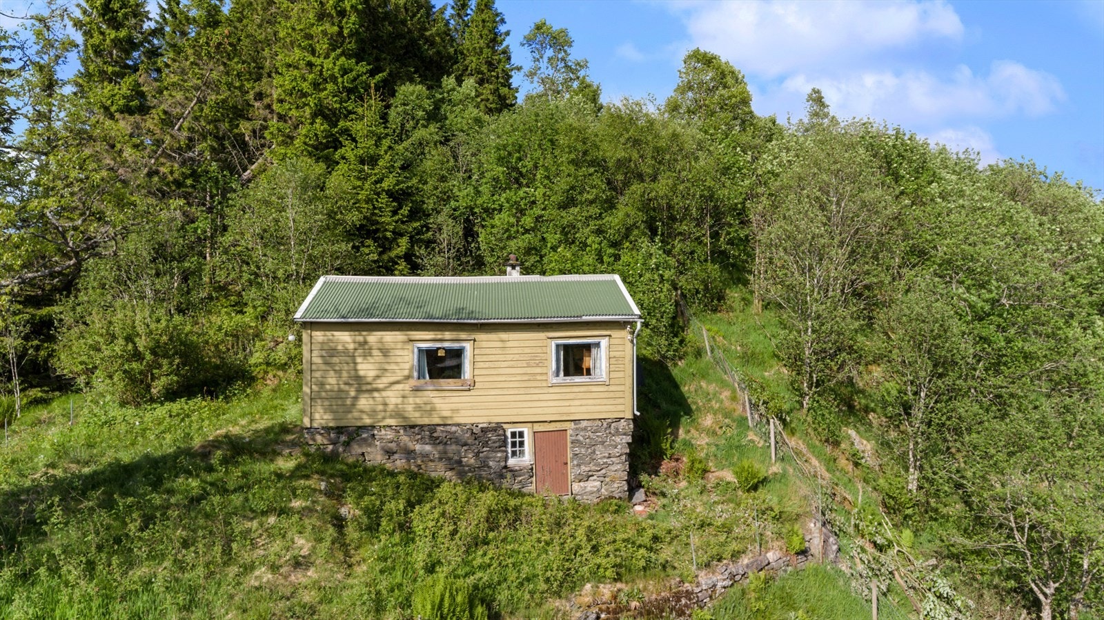 Ypperlig mulighet for å få seg en rimelig og lettstelt fritidseiendom for kortere ferieturer og dagsutflukter som avbrekk fra hverdagen i byen Galleribilde