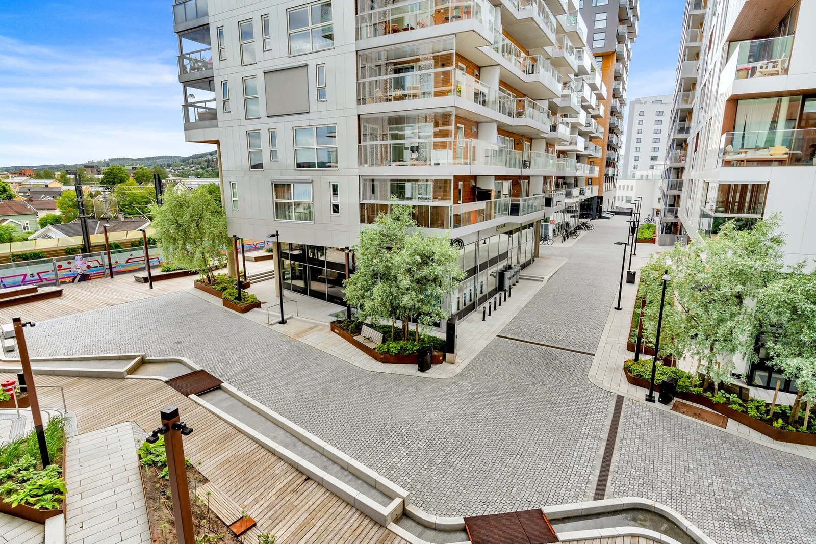 Utsikten fra takterrassen viser det lekre fellesrområdet rundt sameiet Galleribilde