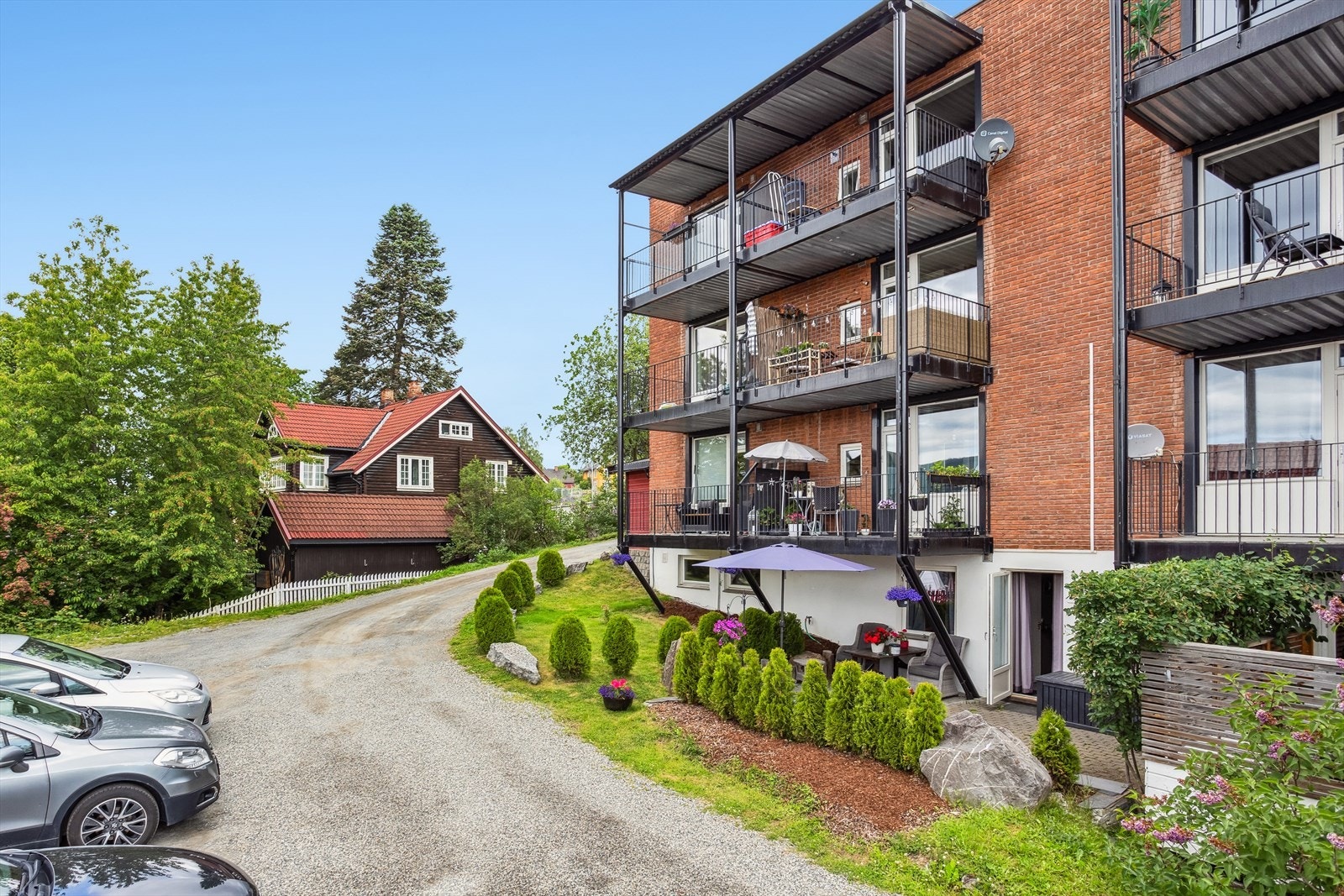 Kirkegata 2A er en lys 2-roms andelsleilighet beliggende på Suttestad, like sør for sentrum. Galleribilde