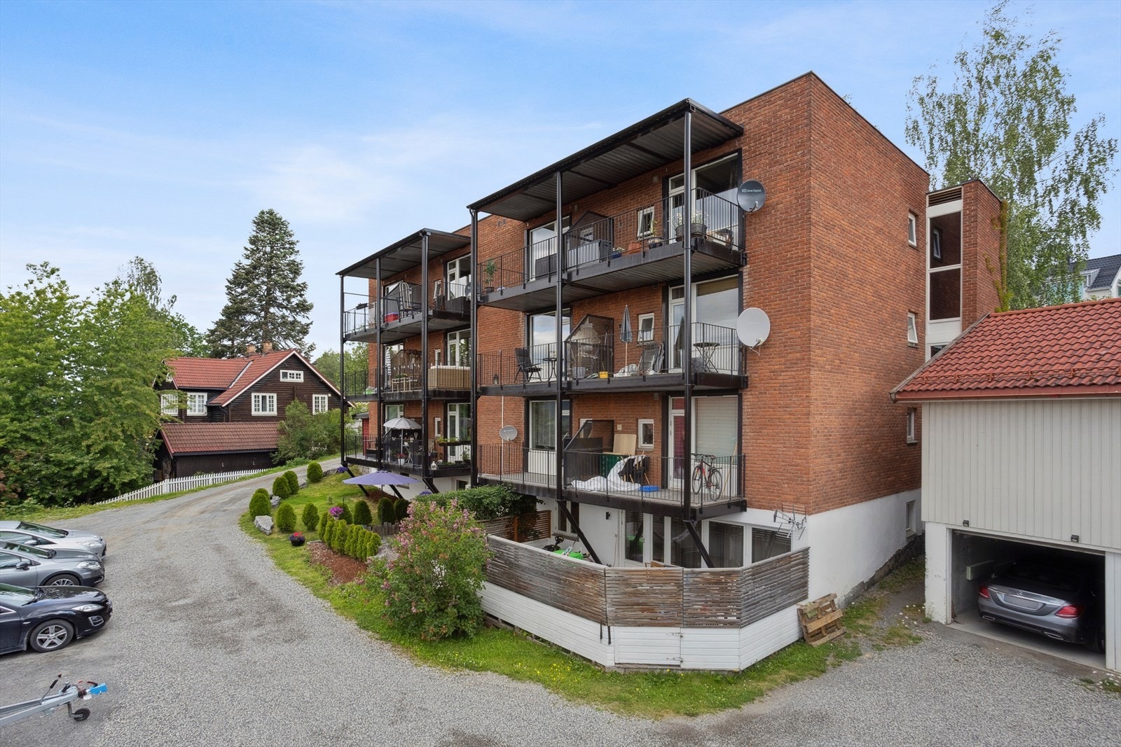 Her får du kort avstand til friområder, dagligvare på Søre Ål og til sentrum med blant annet hyggelige handlegater, spisesteder, restauranter og utesteder. Galleribilde