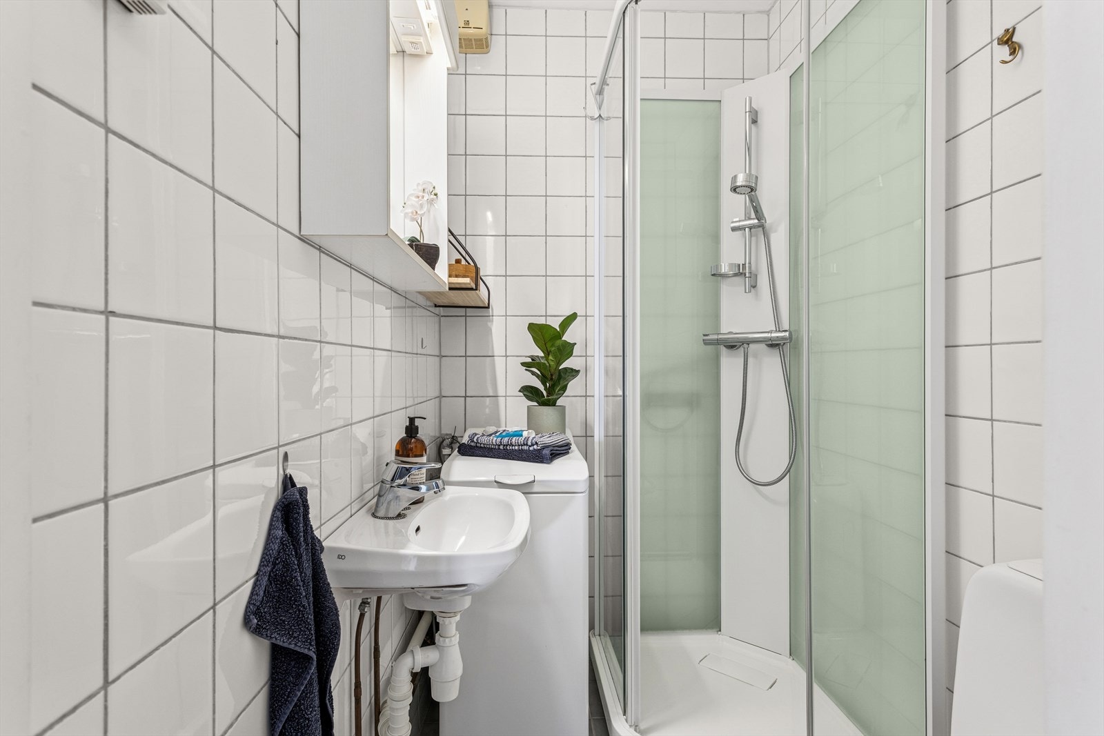 Badet har flislagte overflater på gulv og vegger. Galleribilde