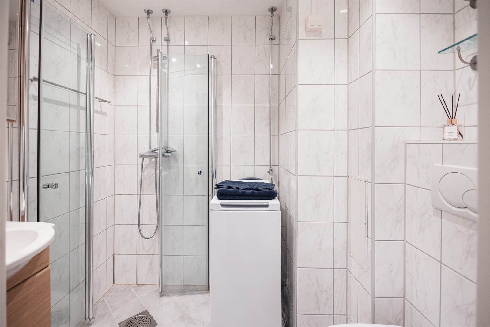 Flislagt baderom med varme i gulv fra 2009/2010 (i regi av borettslaget). Galleribilde