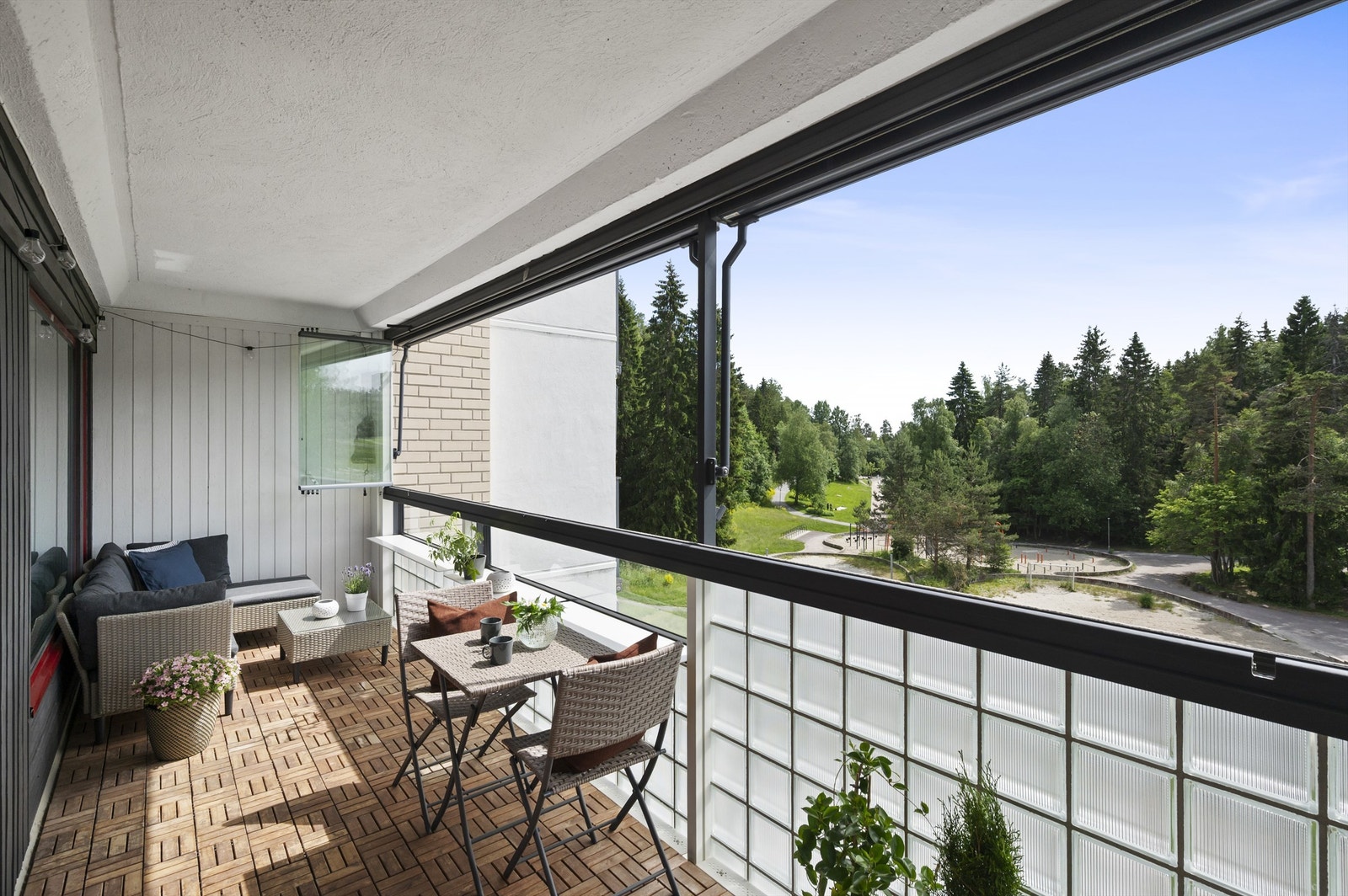 En stor og romslig 2-roms med flott utsikt, god planløsning og parkeringsplass Galleribilde