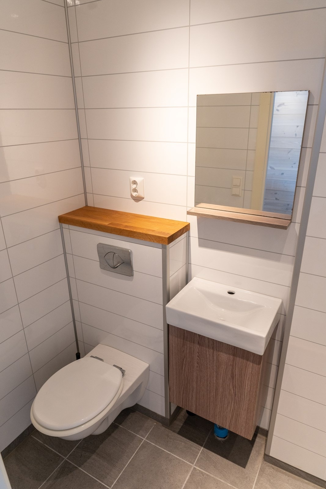 Naustet er godkjent med bad. Vatn er ikkje kobla på endo. Galleribilde