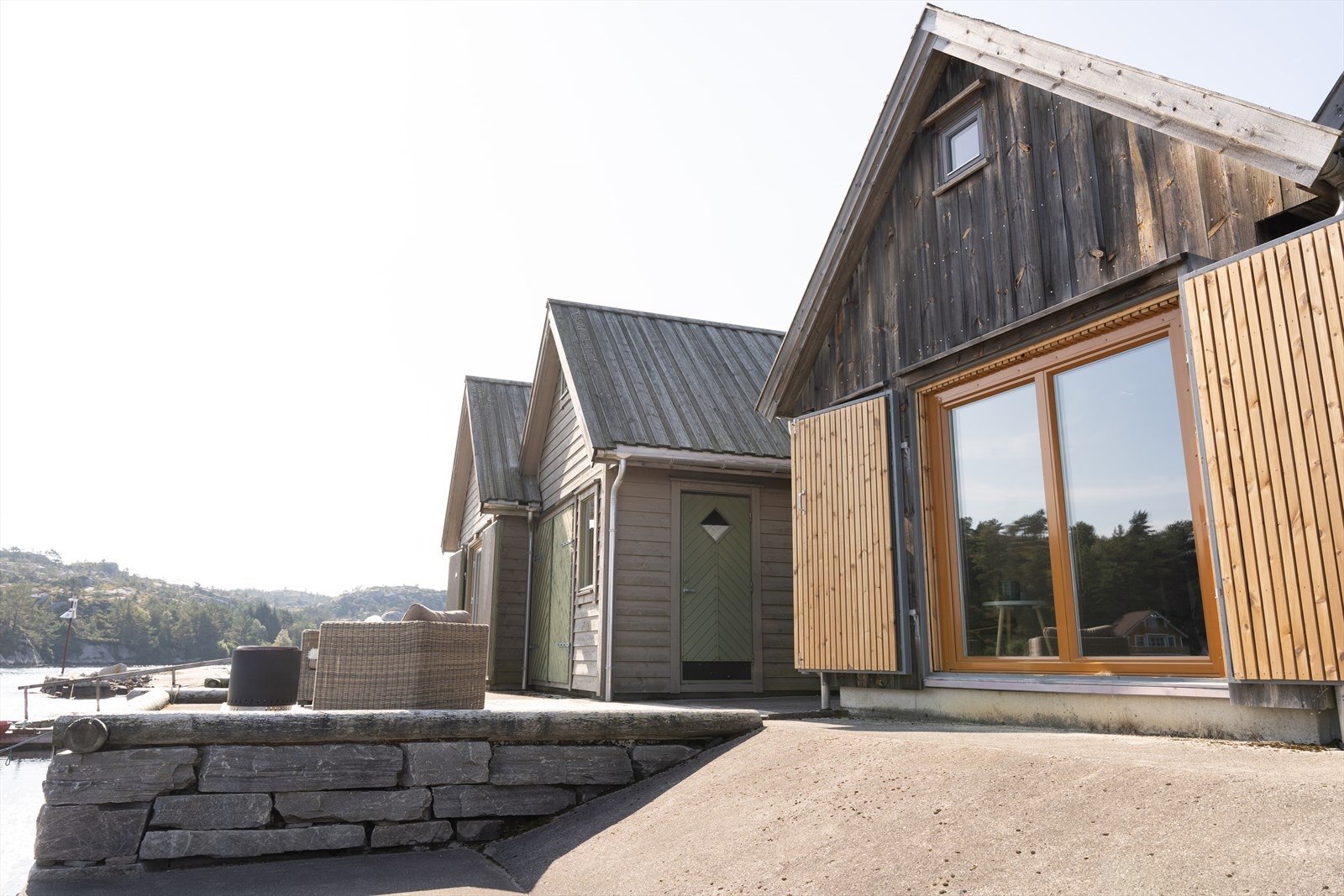 Plattingen til venstre mellom nausta er felles med nabonaustet. Galleribilde