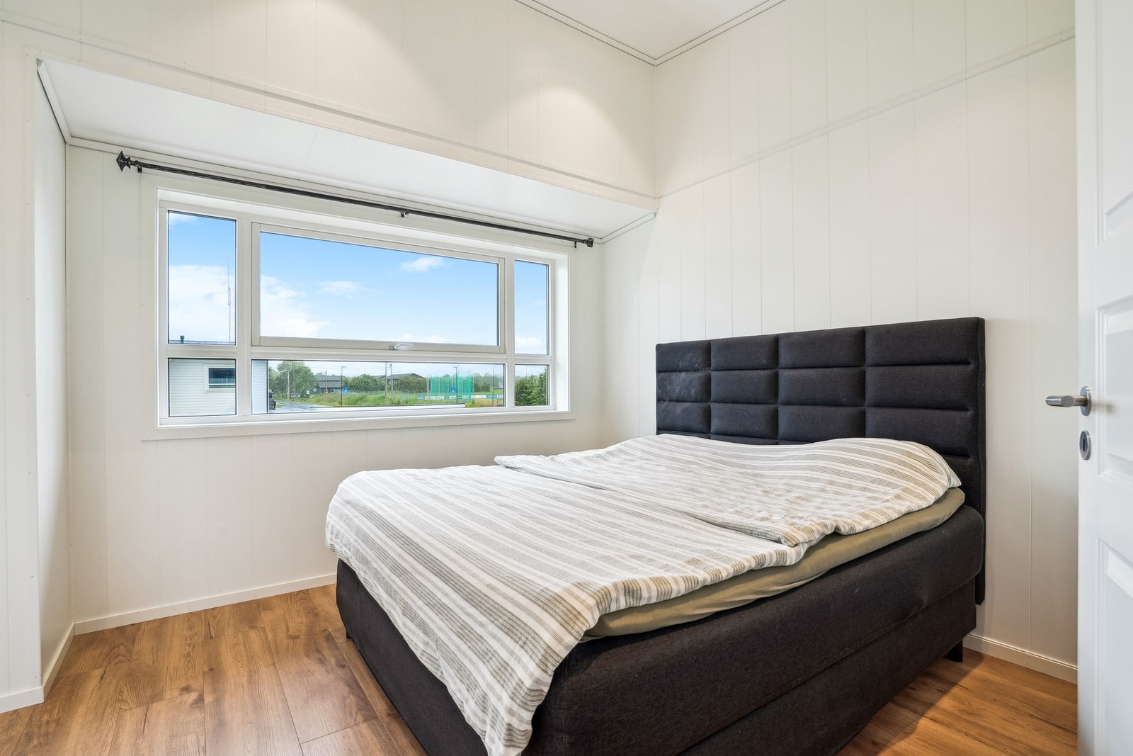 I 2.etasje er det også tre romslig soverom - Galleribilde