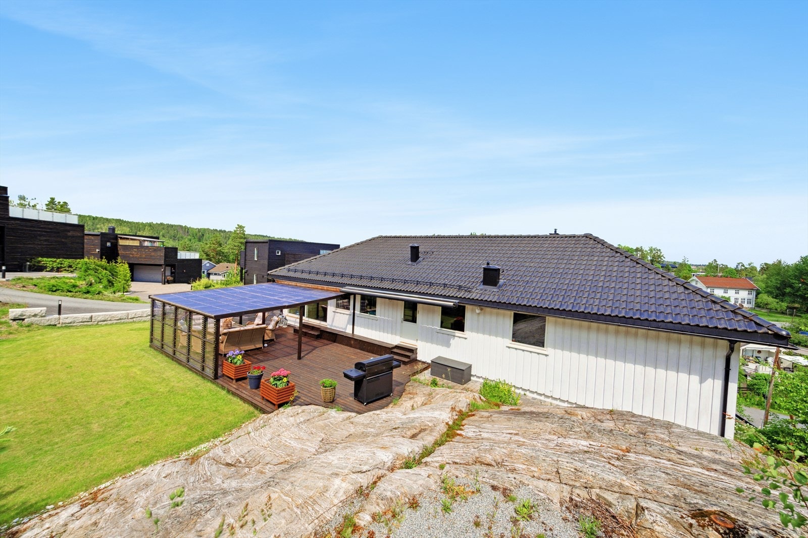 Markterrassen vender sørvestvendt og gir deg sol fra ettermiddag til kvelds. Galleribilde