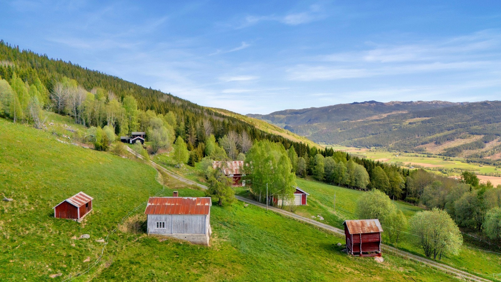 Langstrakt utsikt fra tunet Galleribilde