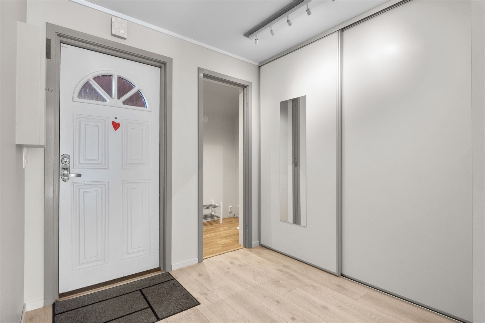 Velkommen inn i romslig entre! Galleribilde