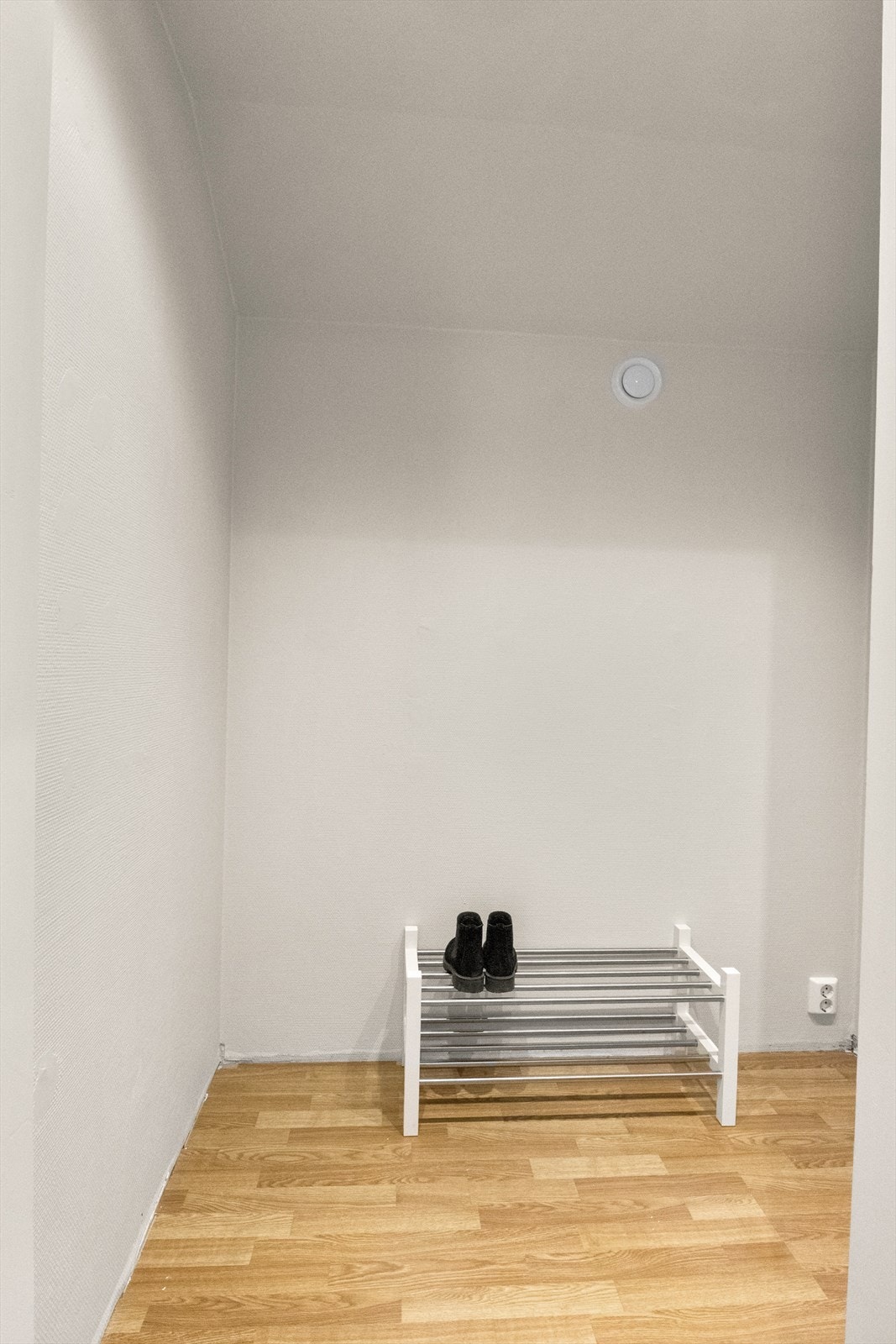 Ekstra god oppbevaringsplass i bod i tilknytning til entreen. Galleribilde