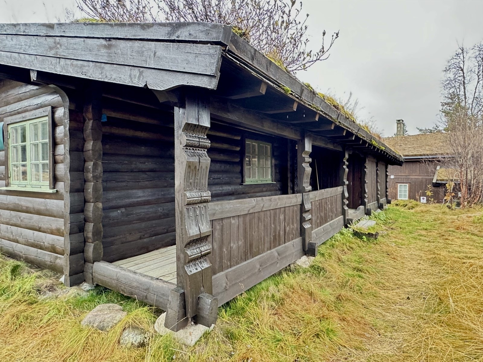 Velkommen til Holtarvegen 33 beliggende med ski inn/ut til både turstier, alpint og langrenn. Galleribilde