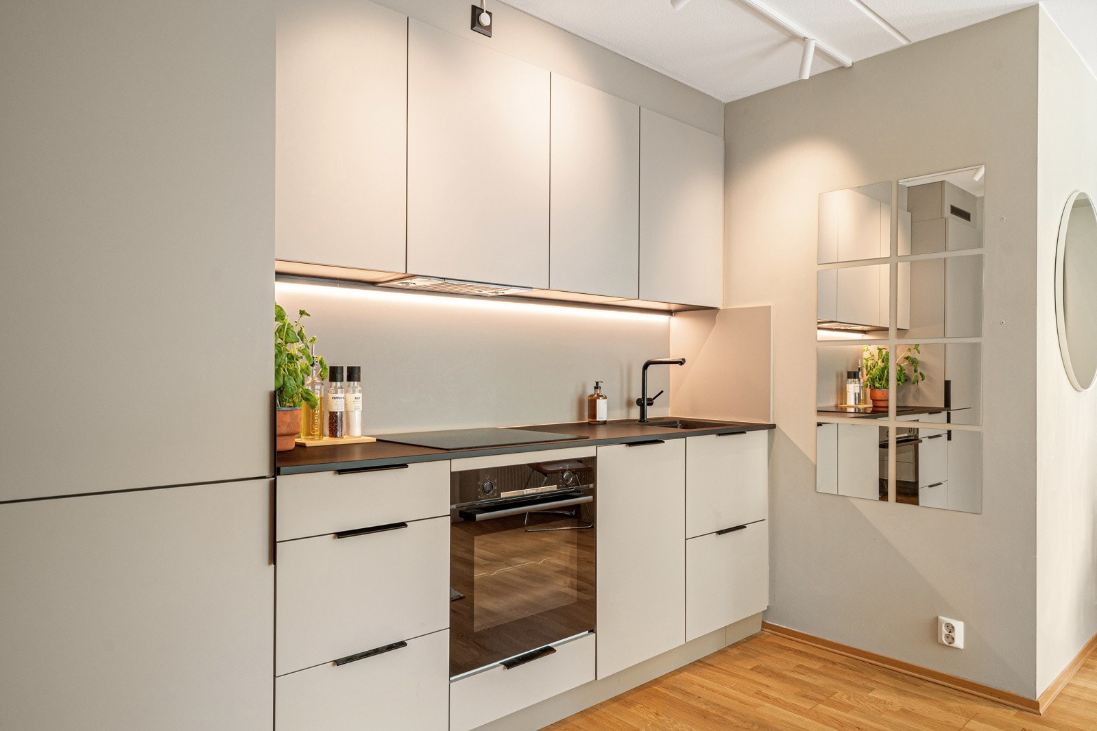 Mellom over- og underskap er det belysning for gode arbeidsforhold Galleribilde