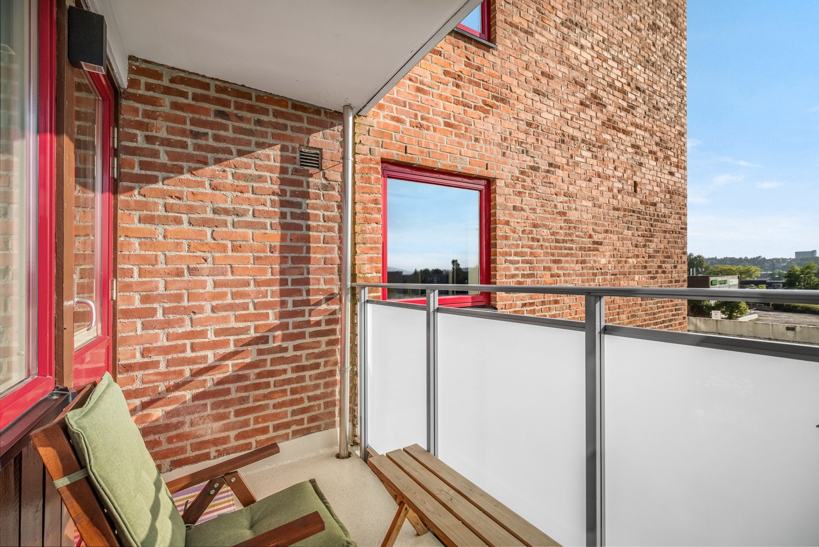 Mulighet for utemøbler og grill på balkongen Galleribilde