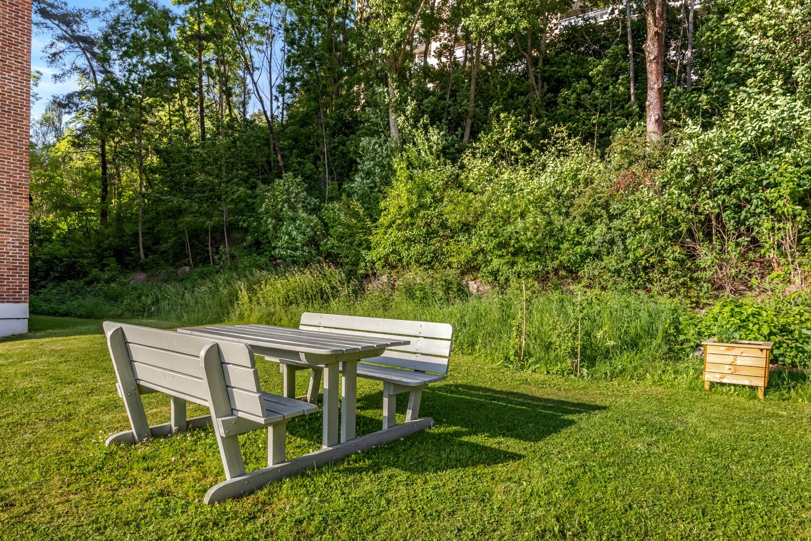 Sittegruppe i borettslaget Galleribilde