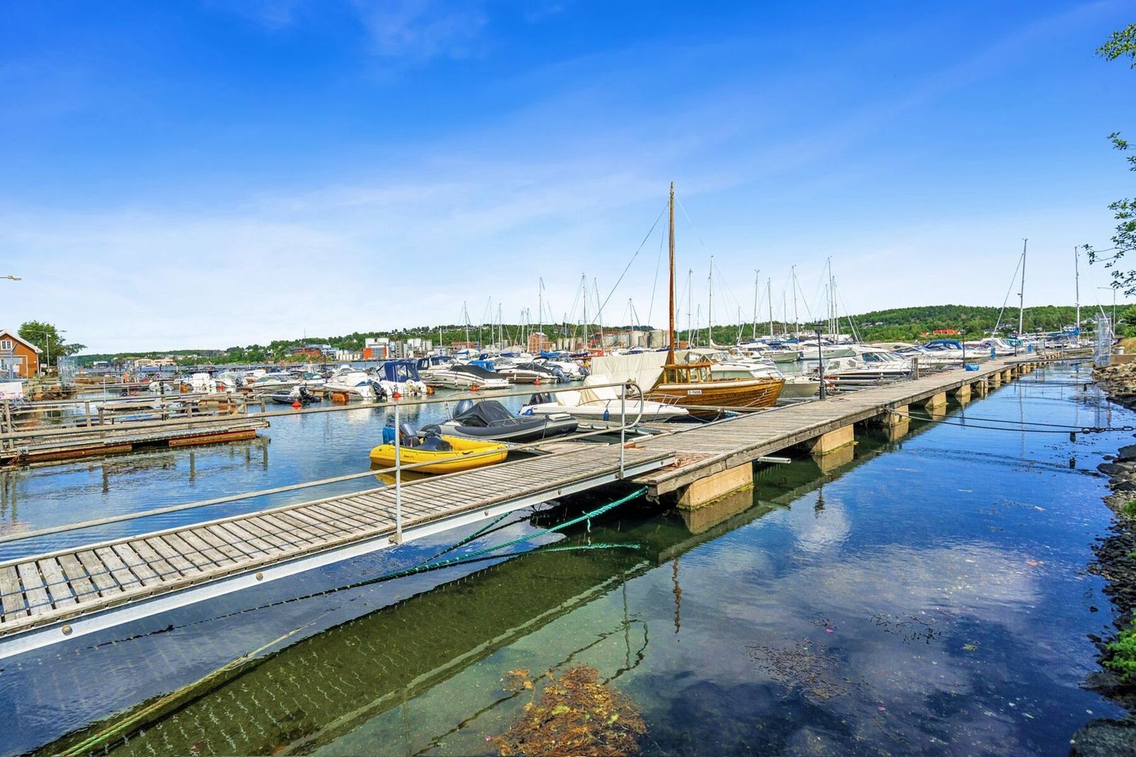 Det er kort vei til sjøen fra boligen. Galleribilde