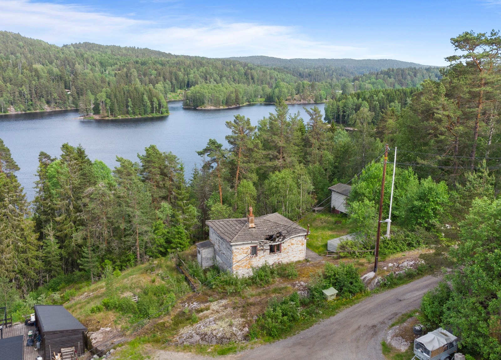 Fra egen tomt kan man gå ned til Langen for fiske, kanoturer og bading Galleribilde