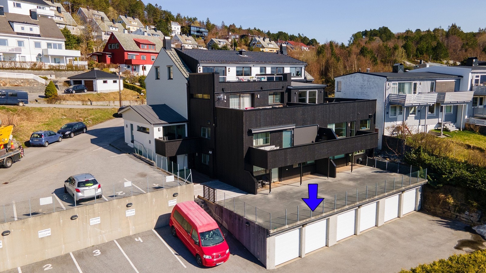 Parkering i egen garasje - perfekt for snøfylte vintrer Galleribilde