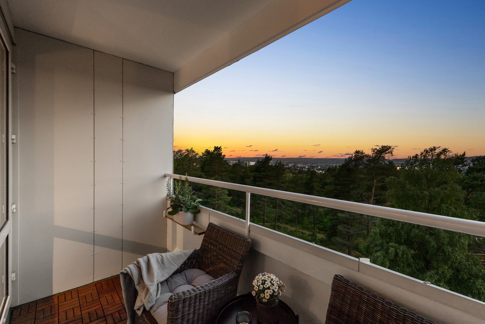 Velkommen til Haugerudveien 82! Presentert av Marcus Haug ved Privatmegleren. Galleribilde