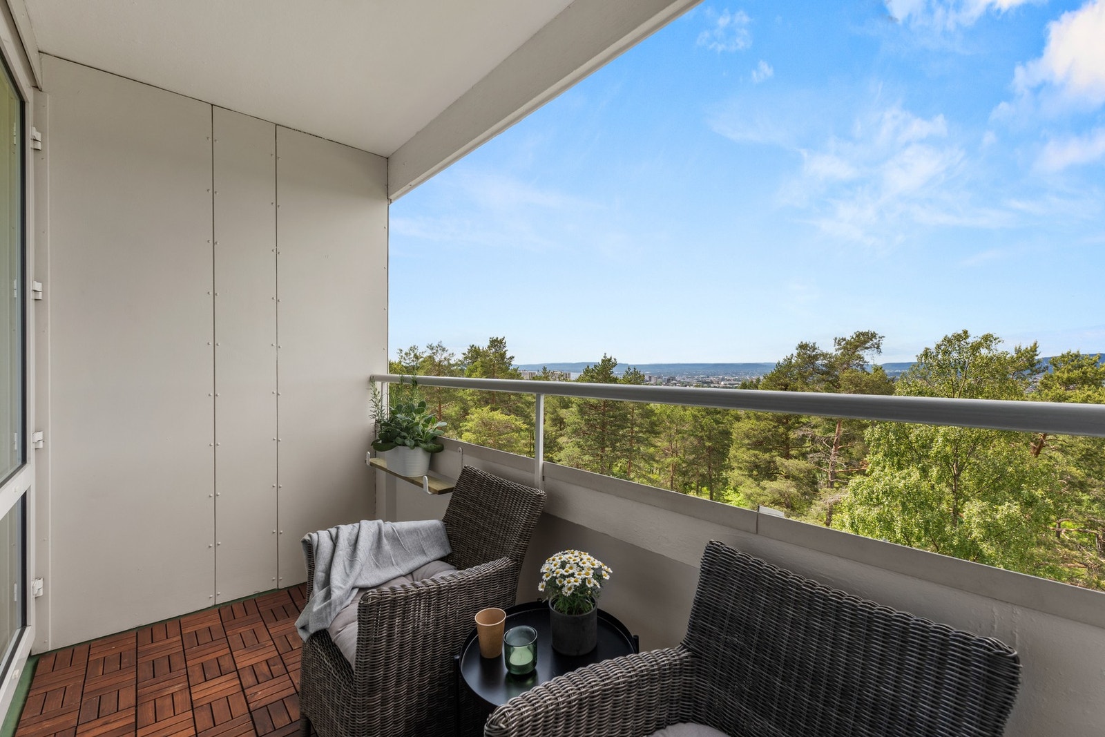 Uteplass i naturskjønne omgivelser Galleribilde