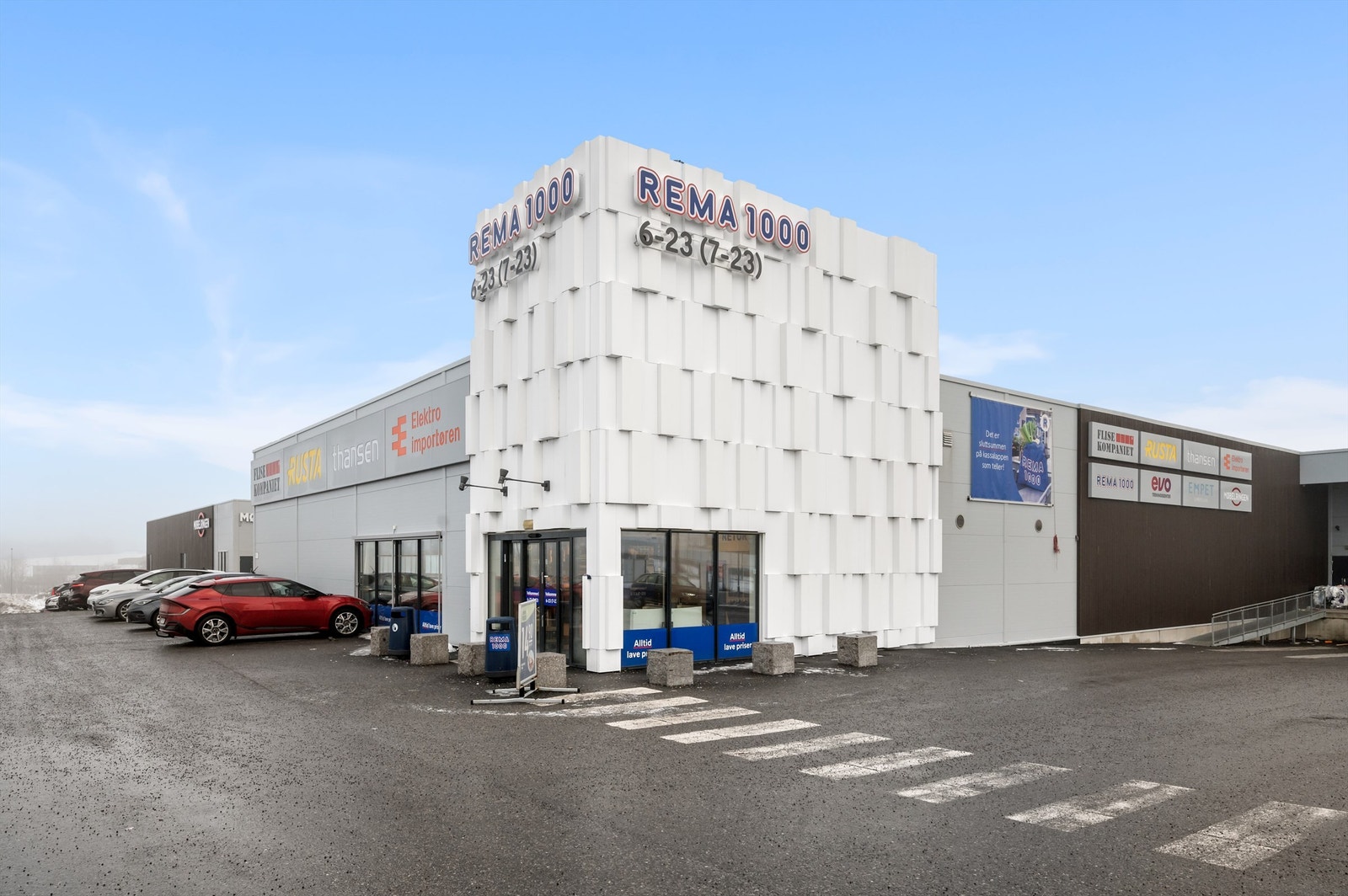 Dagligvarehandelen kan du gjøre på blant annet Rema 1000 like ved Galleribilde