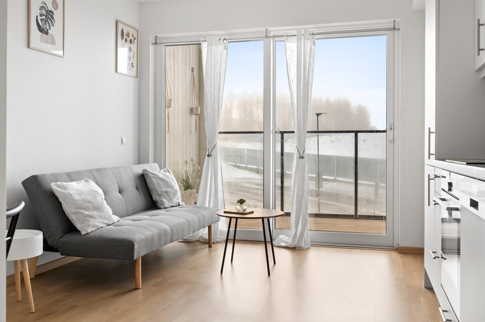 Krogsveen v/Nhut Nam Huynh har gleden av å presentere denne delikate og moderne studioleiligheten med en herlig balkong! Galleribilde