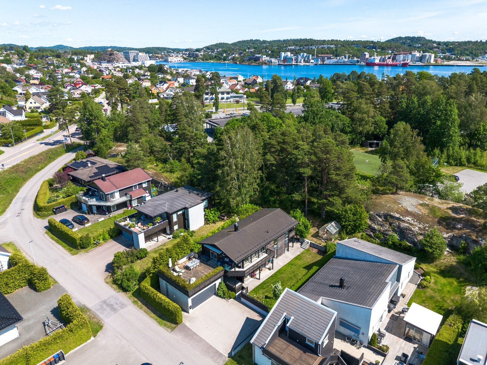 Boligen ligger fint til og grenser mot friområde mot øst Galleribilde