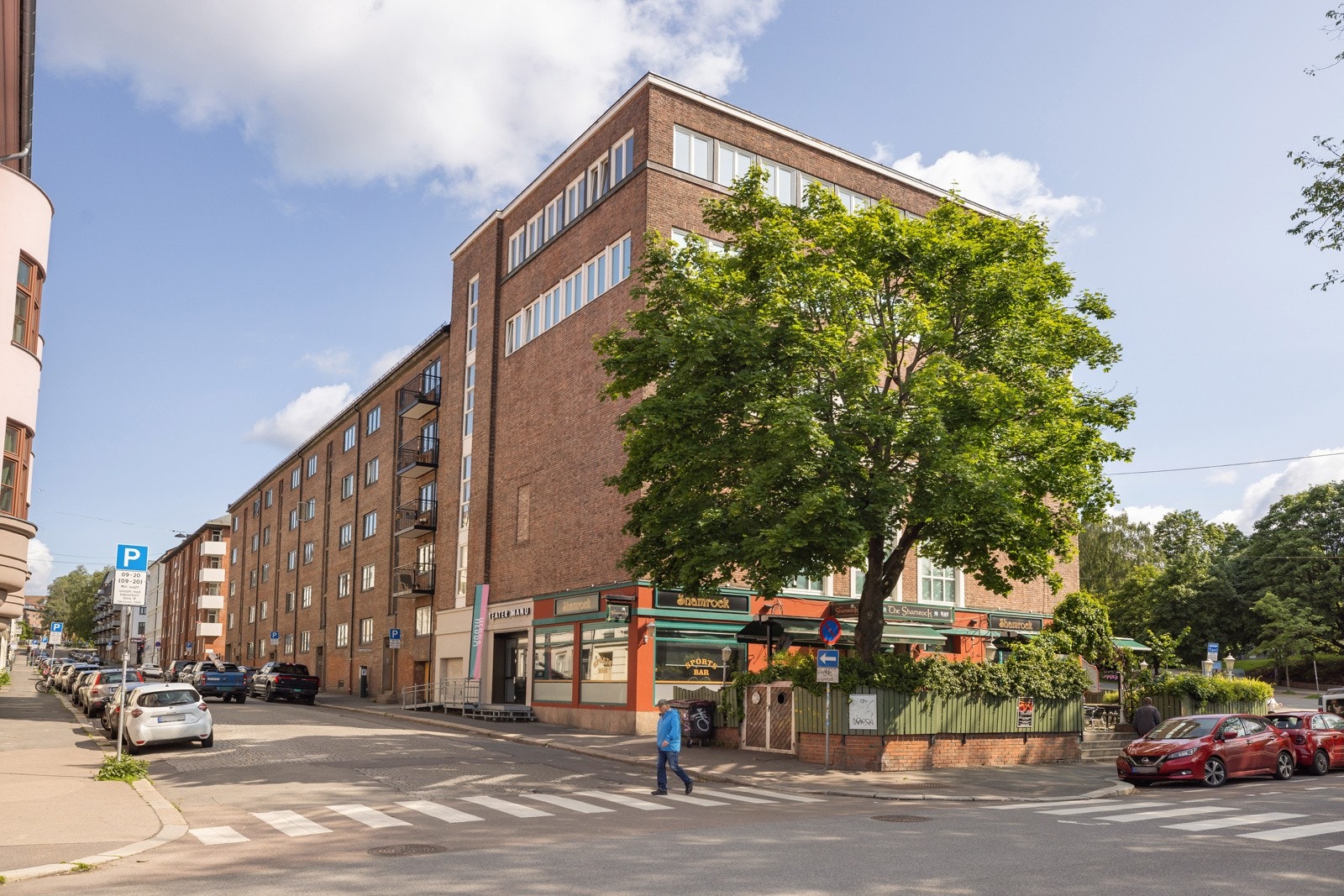 Svært attraktiv og populær beliggenhet på Grünerløkka, som er en av de mest populære og attraktive bydelene i sentrale Oslo. Området er i dag mest kjent for sitt pulserende uteliv, hyggelige gate kaféer, markeder og små nisjeforretninger. Galleribilde