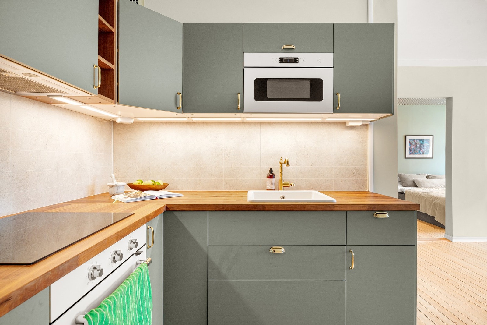 Moderne kjøkken oppusset i 2021. Galleribilde