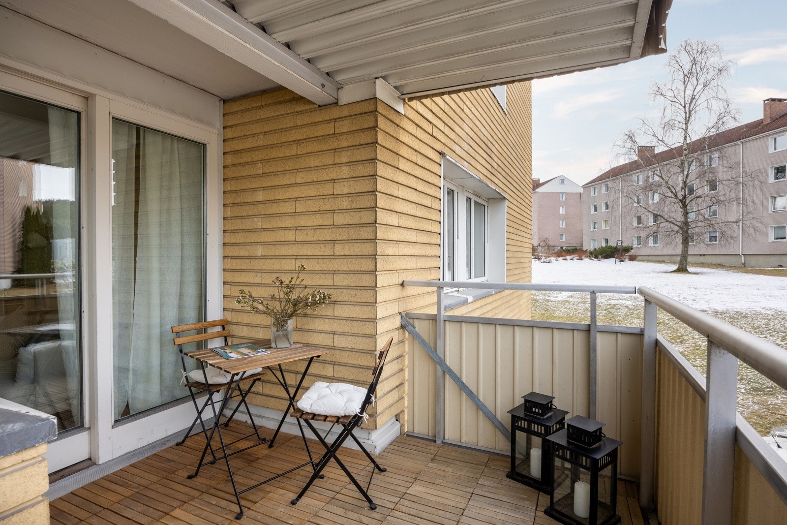Balkongen vil fungere som en naturlig forlengelse av stuen på vår- og sommerhalvåret. Galleribilde