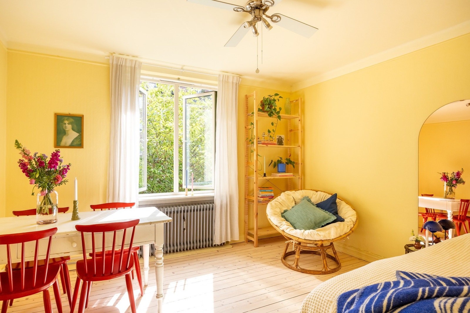 Sentral og attraktiv l leilighet med luftig planløsning, store vindusflater og populær beliggenhet på Carl Berner. Galleribilde