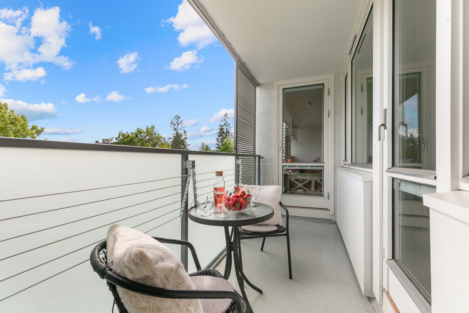 Balkong med utgang fra kjøkken og soverom Galleribilde