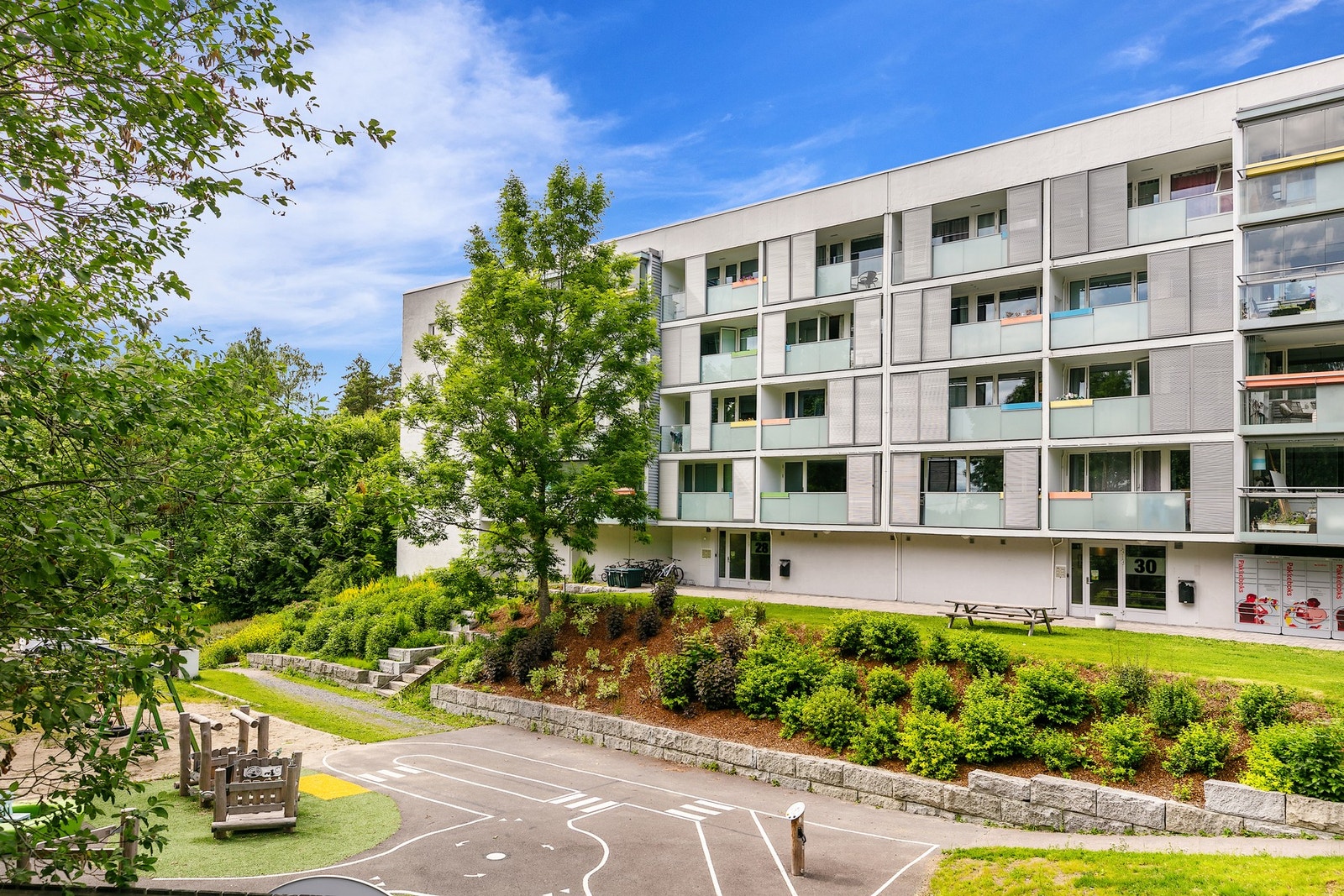 Privatmegleren Bærum har gleden av å presentere denne store leiligheten med attraktiv beliggenhet på høyden over Sandvika Galleribilde