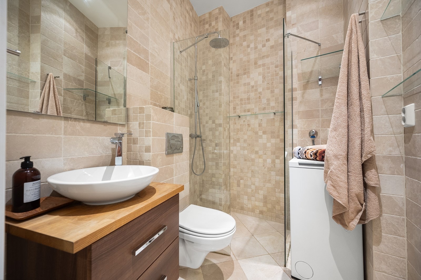 Pent, flislagt baderom fra 2013. Galleribilde