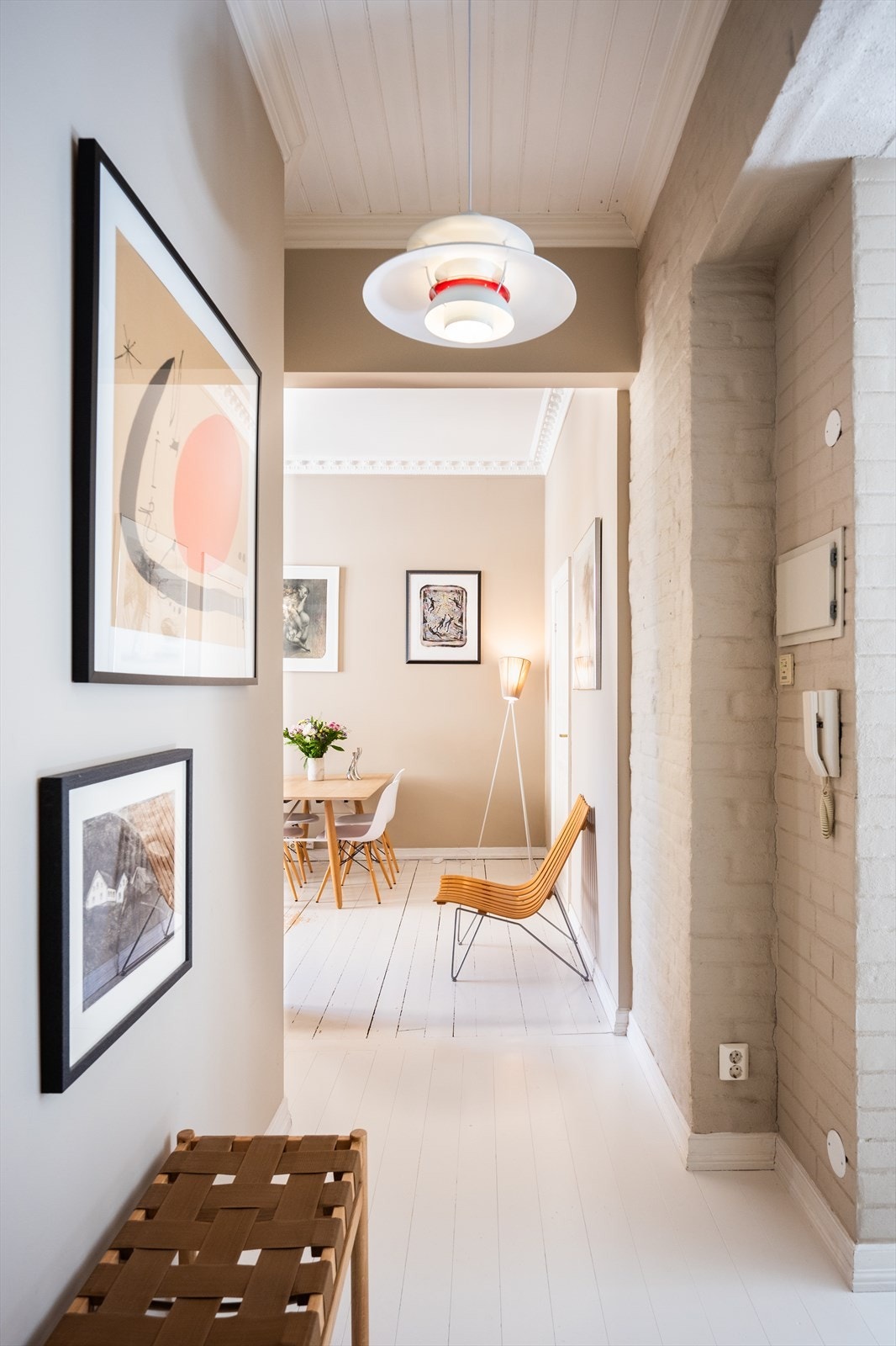 Tregulvene i gangen og på kjøkkenet ble byttet i 2021. Galleribilde