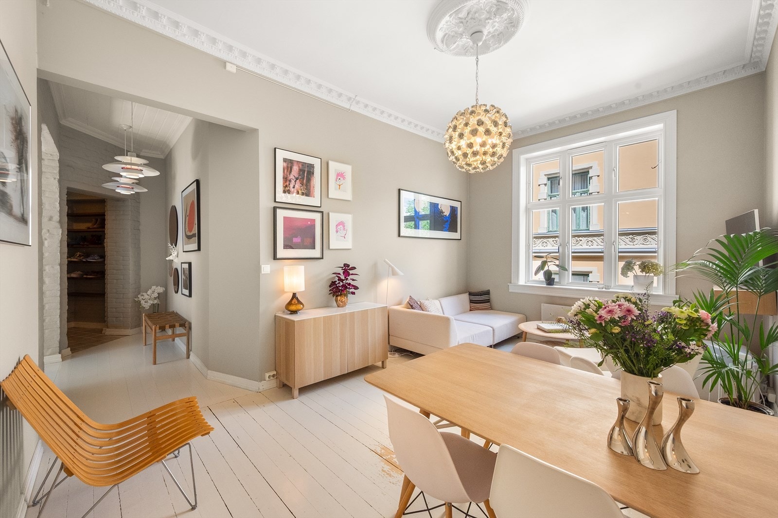 Leiligheten har en optimal beliggenhet i en rolig og tilbaketrukket gate med parken som nærmeste nabo. Galleribilde