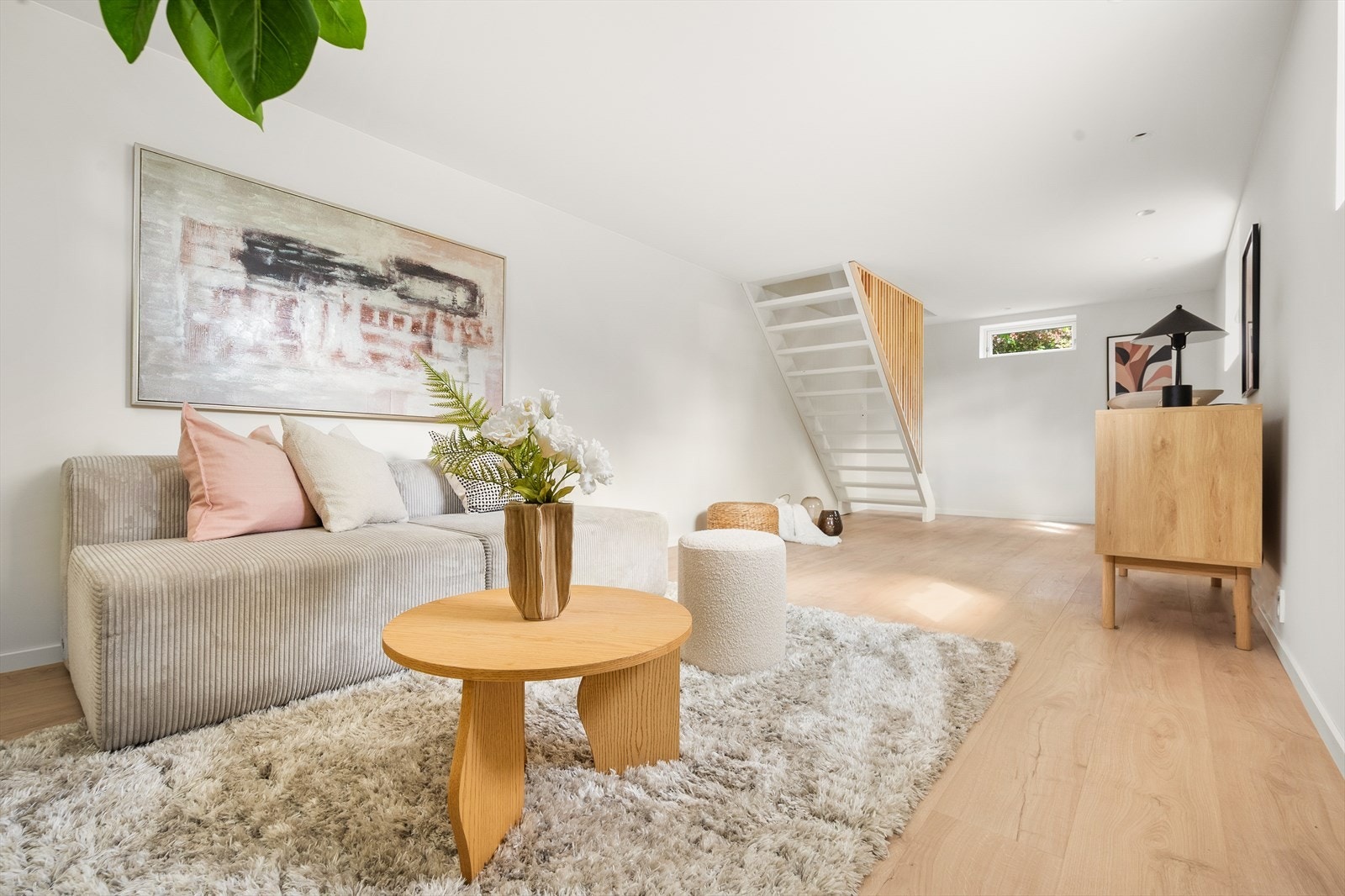 Kjellerstuen gir ekstra spillerom og privatliv for familiens eldste barn eller for storfamilien om man trenger en ekstra gjesteavdeling. Galleribilde