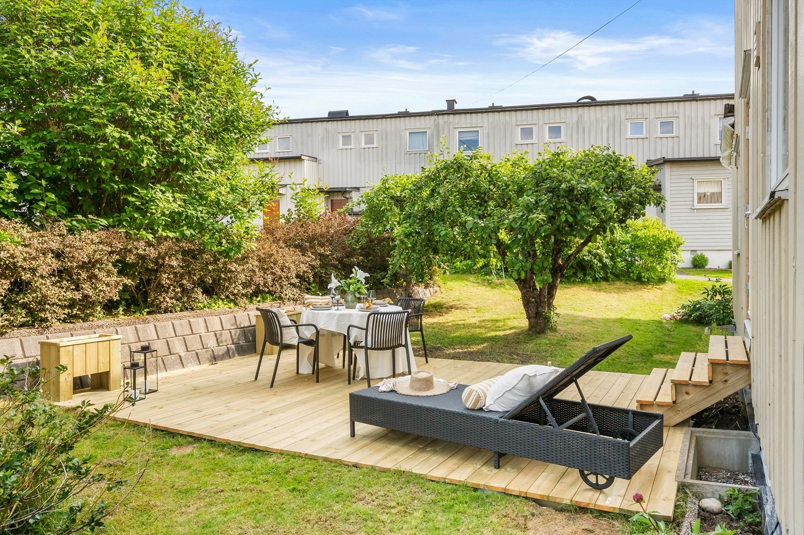 Fra kjøkkenet er det utgang til en østvendt terrasse på 19 kvm. Galleribilde