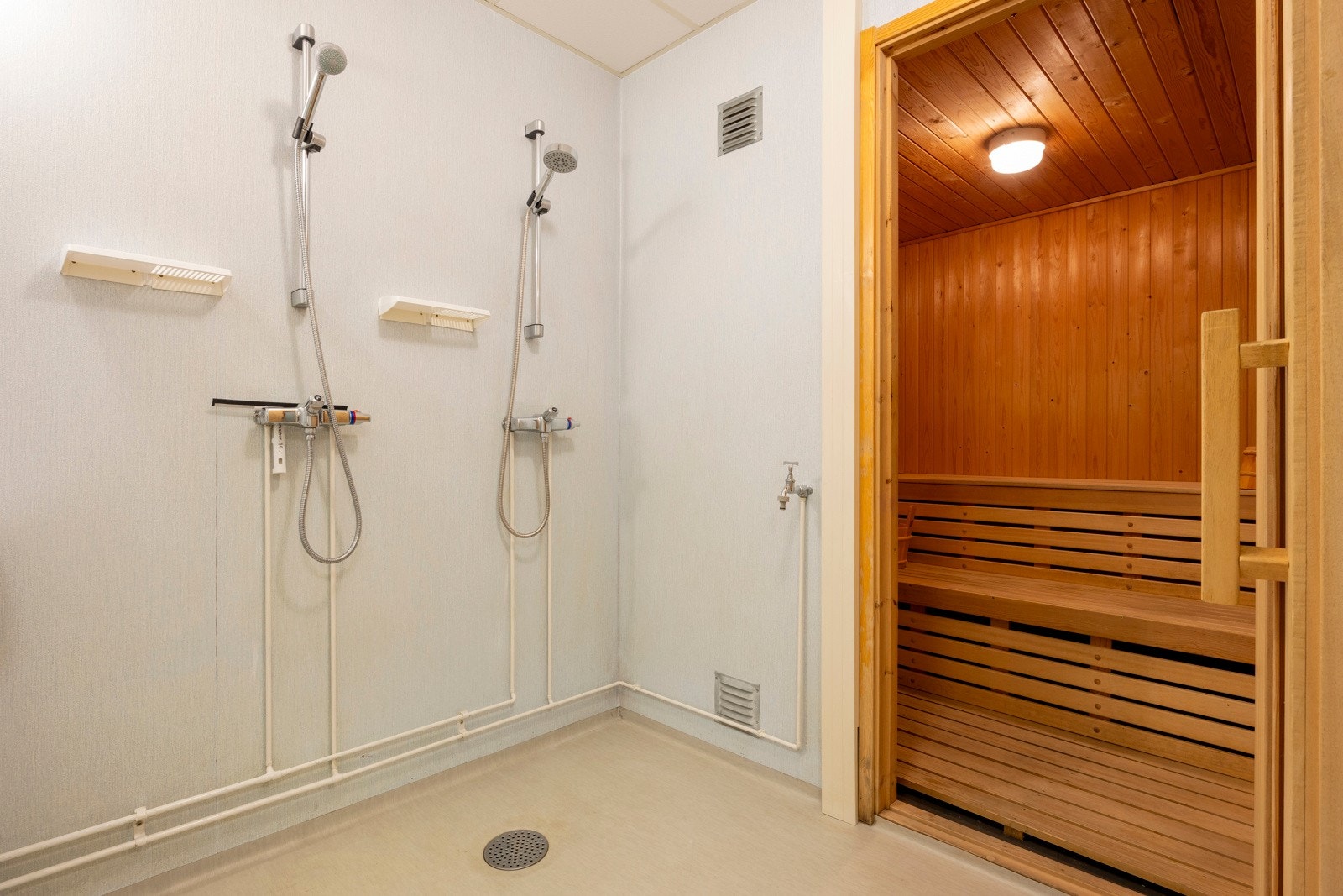 Treningsrom og dusj/badstu kan også borettslaget by på. Galleribilde