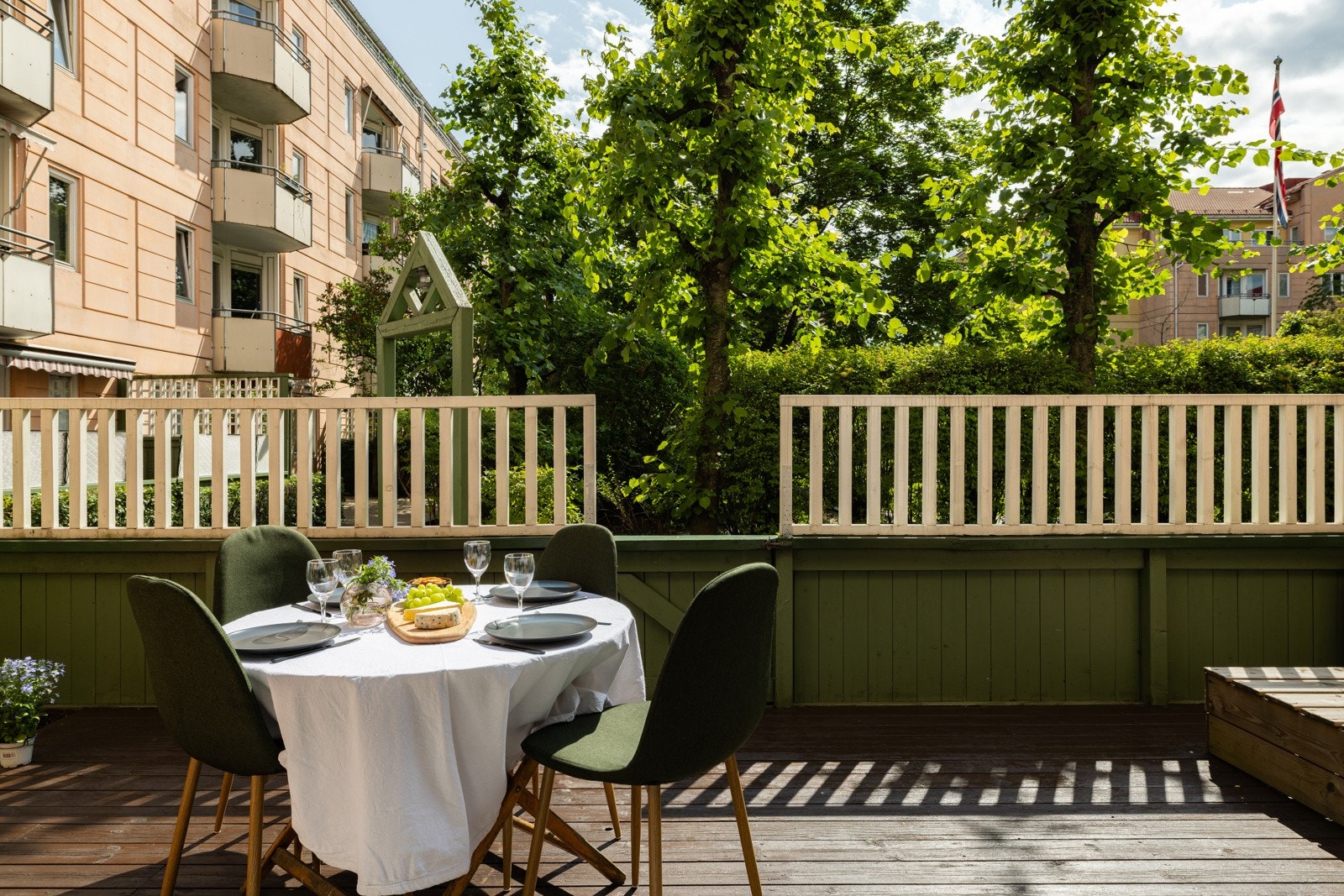 Terrassen er vendt mot sør og byr på gode solforhold. Galleribilde