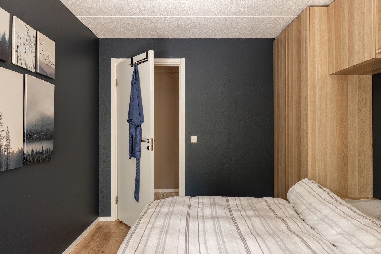 Rommet har god skapplass (skapene på soverommet medfølger boligen). Galleribilde