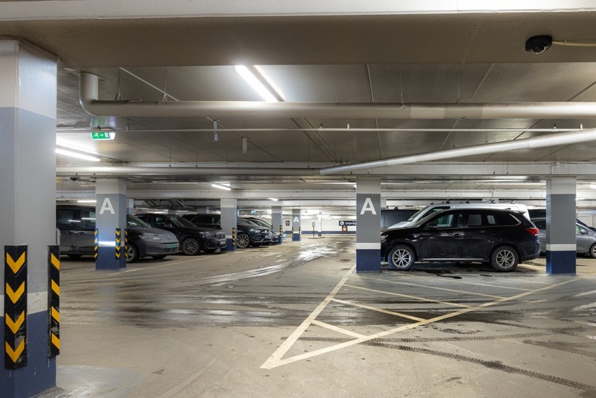 Beboerne kan leie parkering av OnePark i det private parkeringsanlegget i nabosameiet (Grønlandshagen). Galleribilde