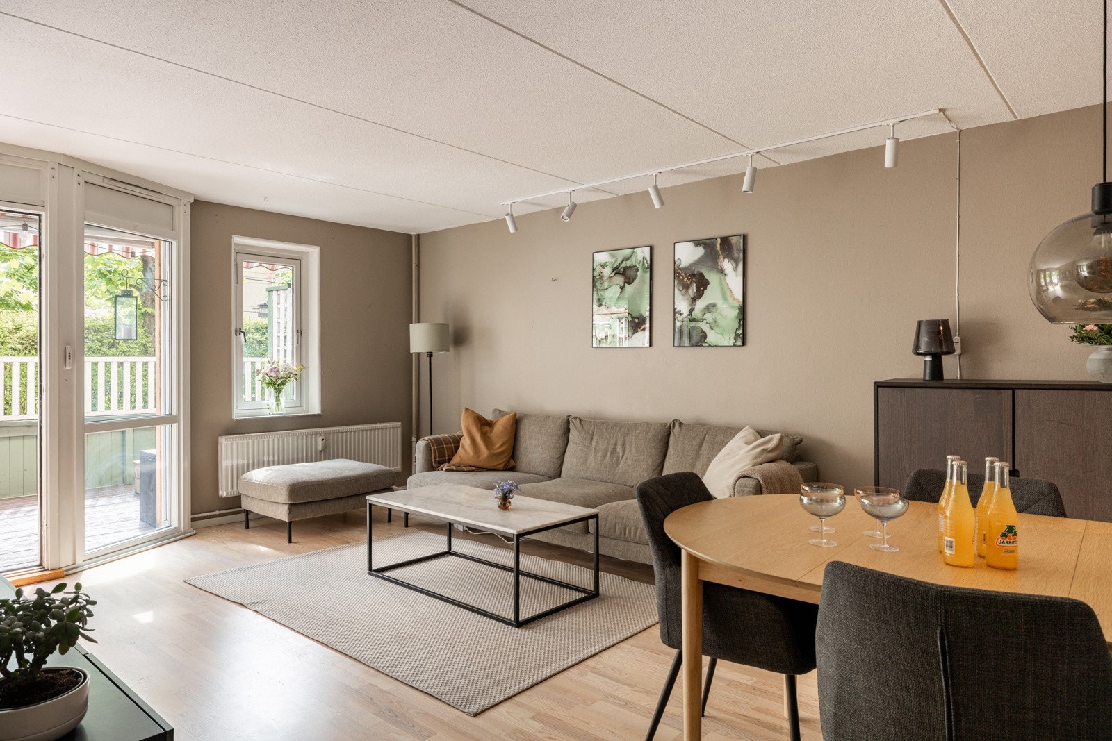 Leiligheten har en god planløsning med store vindusflater og fine lysforhold. Galleribilde