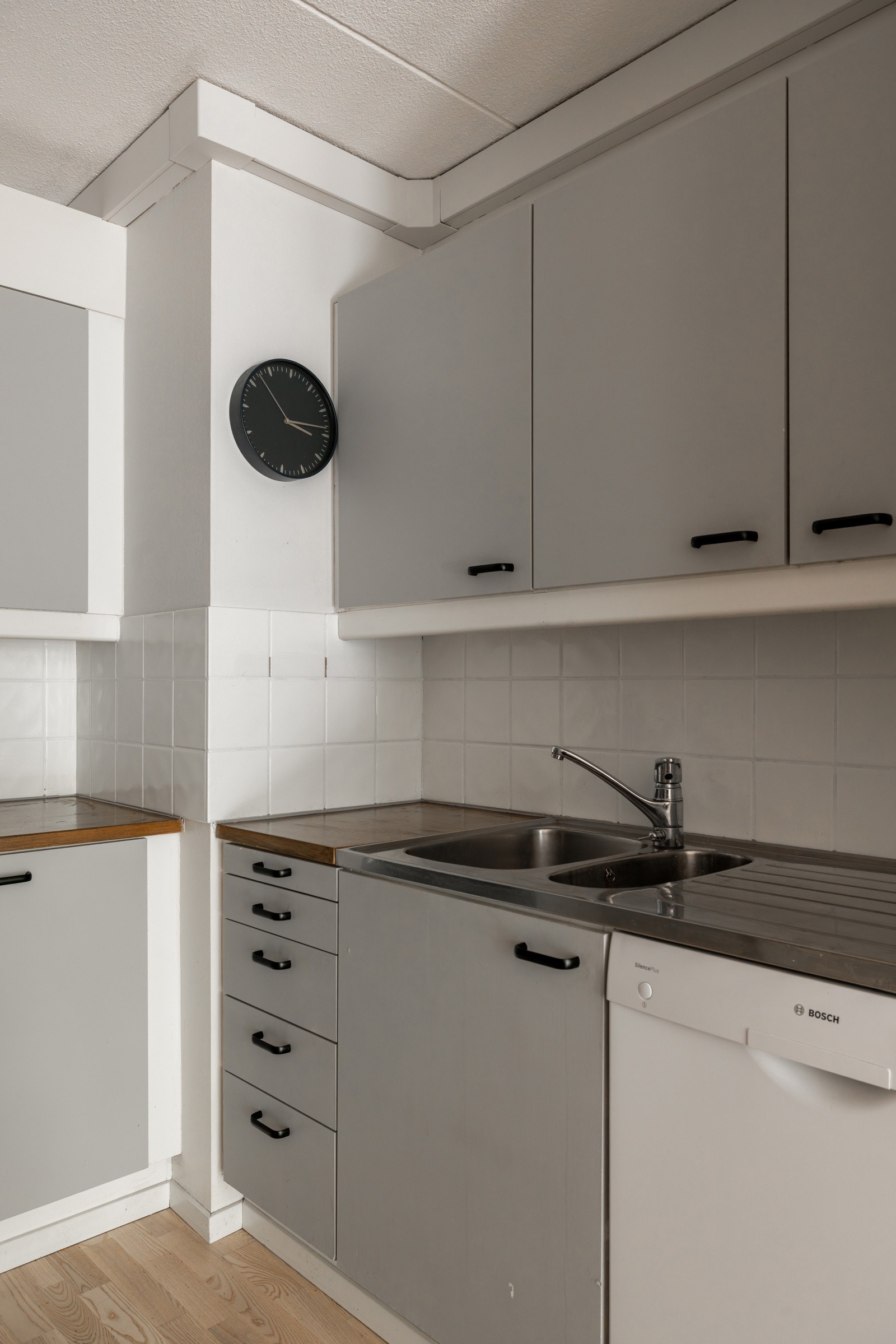 Kjøkkenet har frittstående hvitevarer (medfølger ikke handelen). Galleribilde