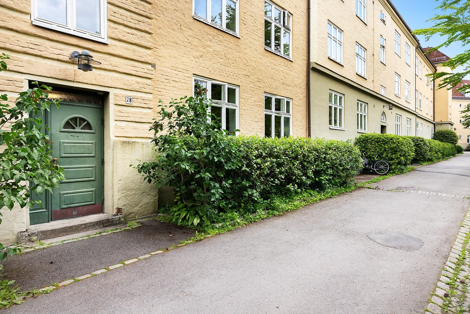 Torshovparken ligger rett over veien for leiligheten, og her er det flotte grøntarealer som aktivt benyttes til ulike fritidsaktiviteter sommer - og vinterstid blant mange av beboerne i området. Galleribilde