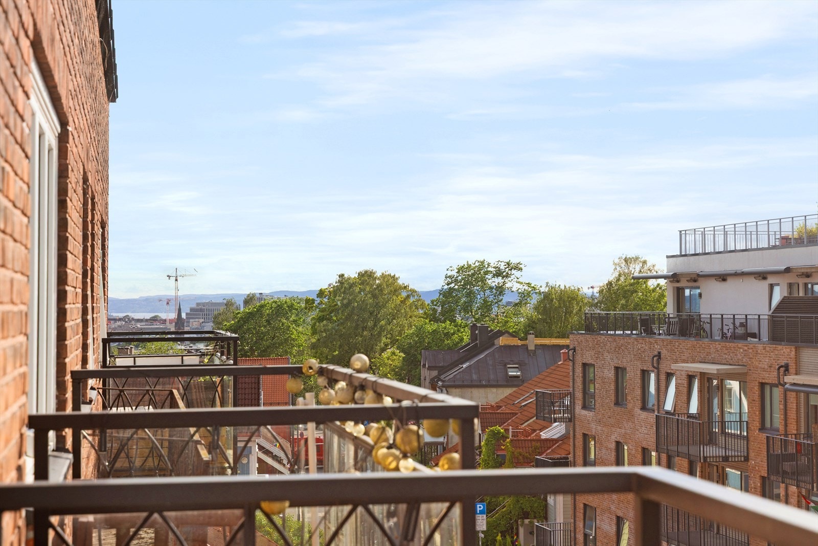 - Leiligheten har en herlig solrik balkong med flotte utsiktsforhold.... Galleribilde