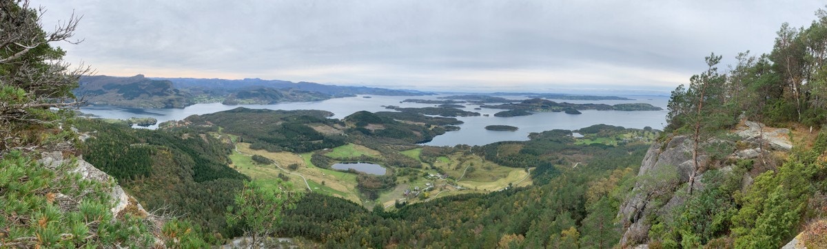 Bilde tatt fra Randåsen - høyeste fjell på Randøy. Fotograf: Elin Moen Karlsen (Strandbuen) Galleribilde