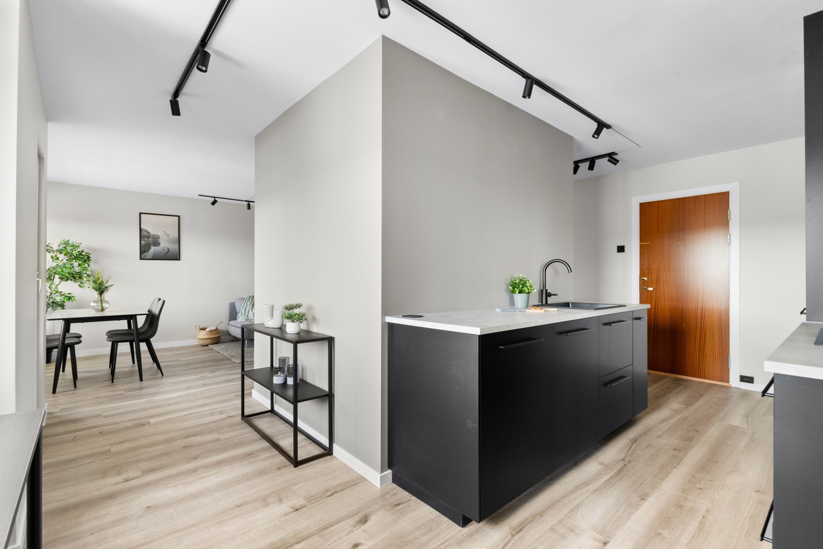 Dette er en nyoppusset og funksjonell 2-roms i et svært populært borettslag på Storo/Grefsen. Galleribilde