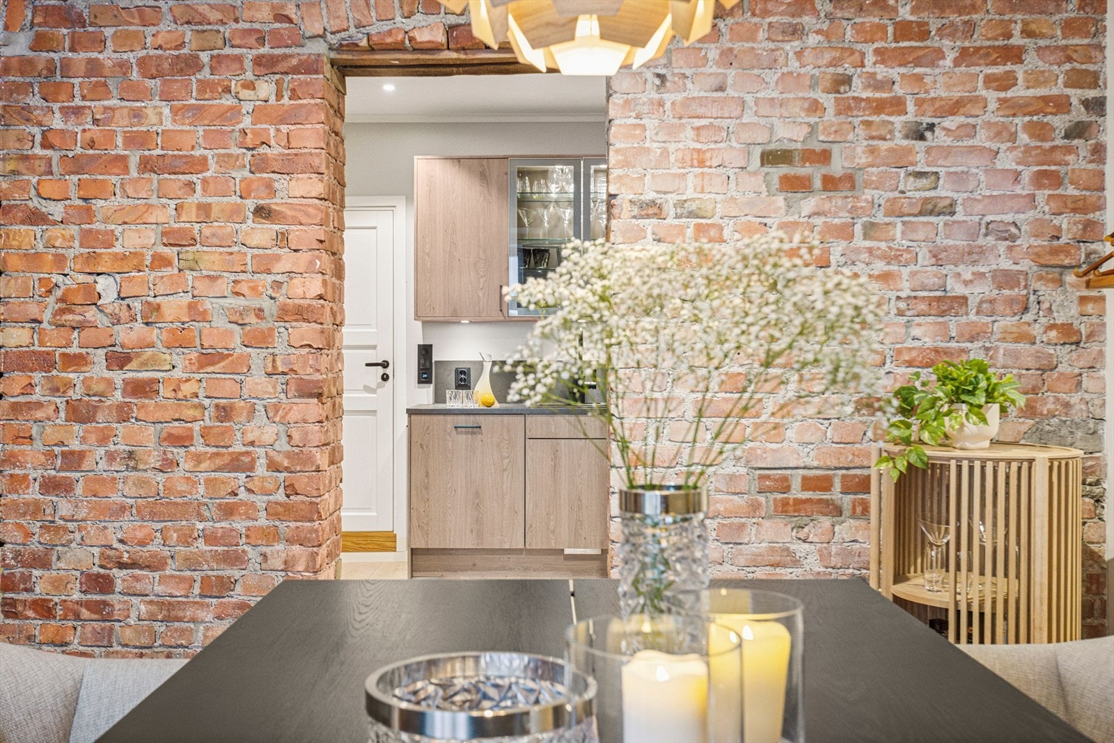 Teglsteinsmuren er original og estimert til å være ca. 114 år gammel. Galleribilde