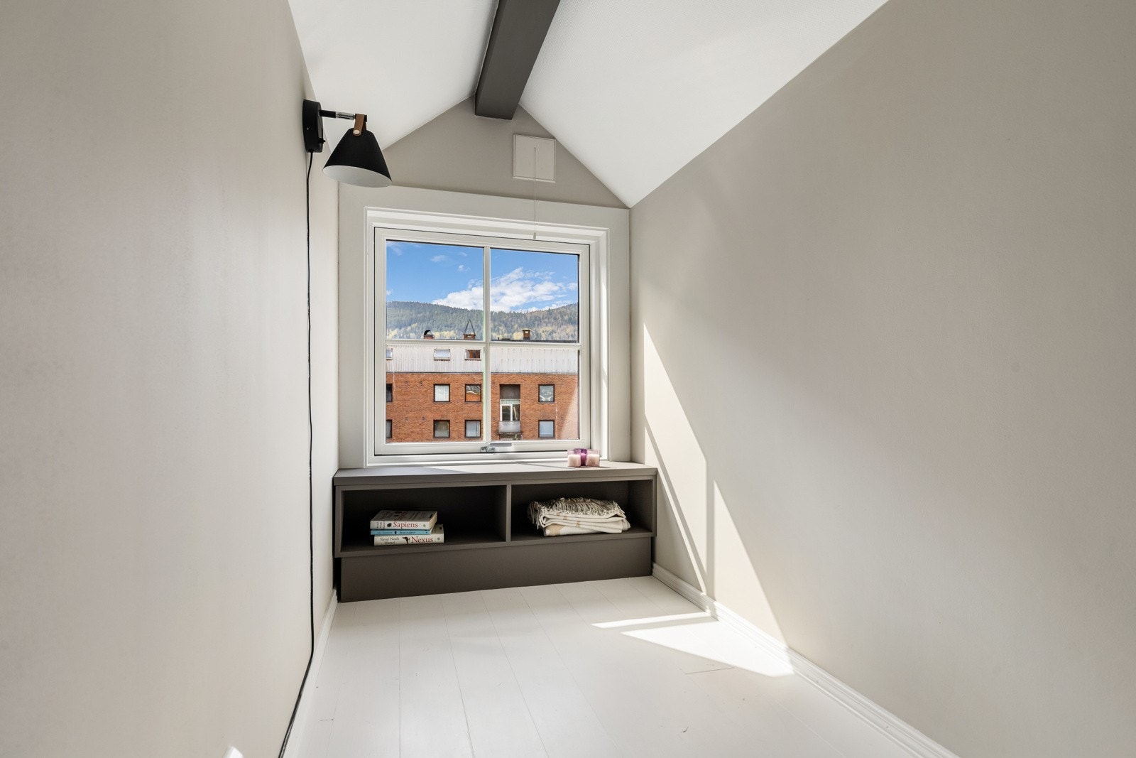 Koselig krok i loftsetasjen. Galleribilde